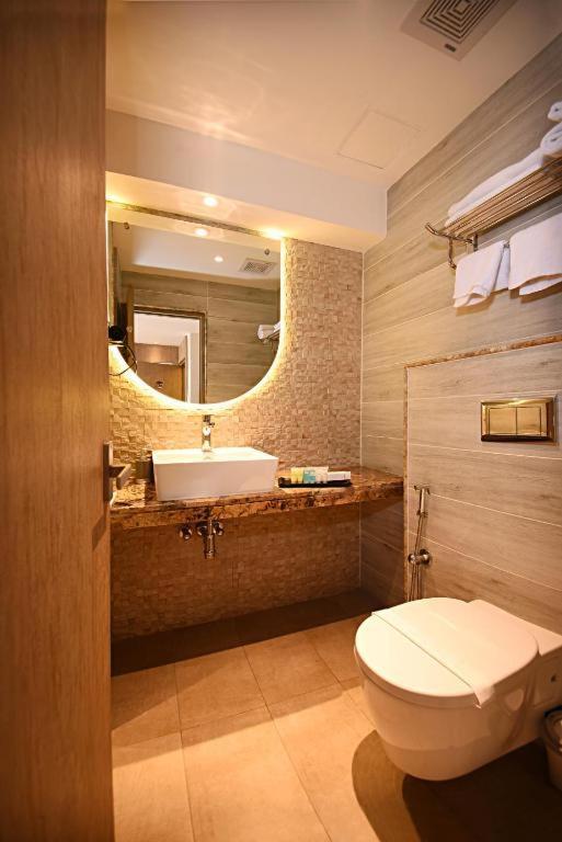 Hotel Tulip Near Delhi Airport Új-Delhi Kültér fotó