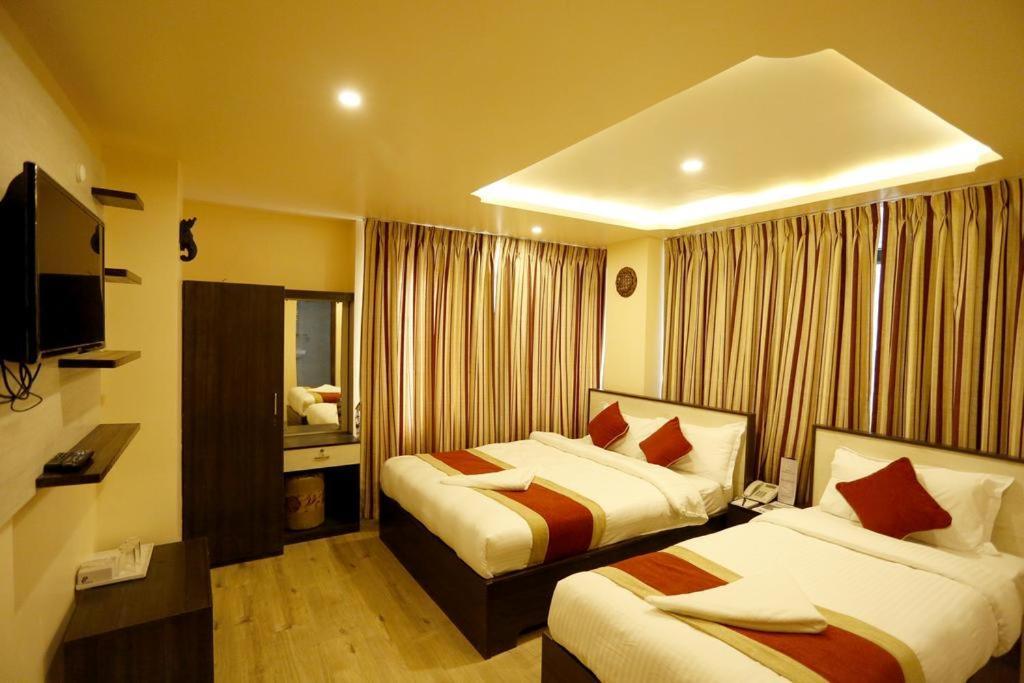 Hotel Tulip Near Delhi Airport Új-Delhi Kültér fotó