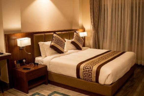 Hotel Tulip Near Delhi Airport Új-Delhi Kültér fotó